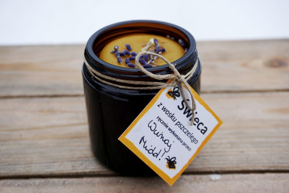 świeca z wosku pszczelego z olejkiem lawendowym